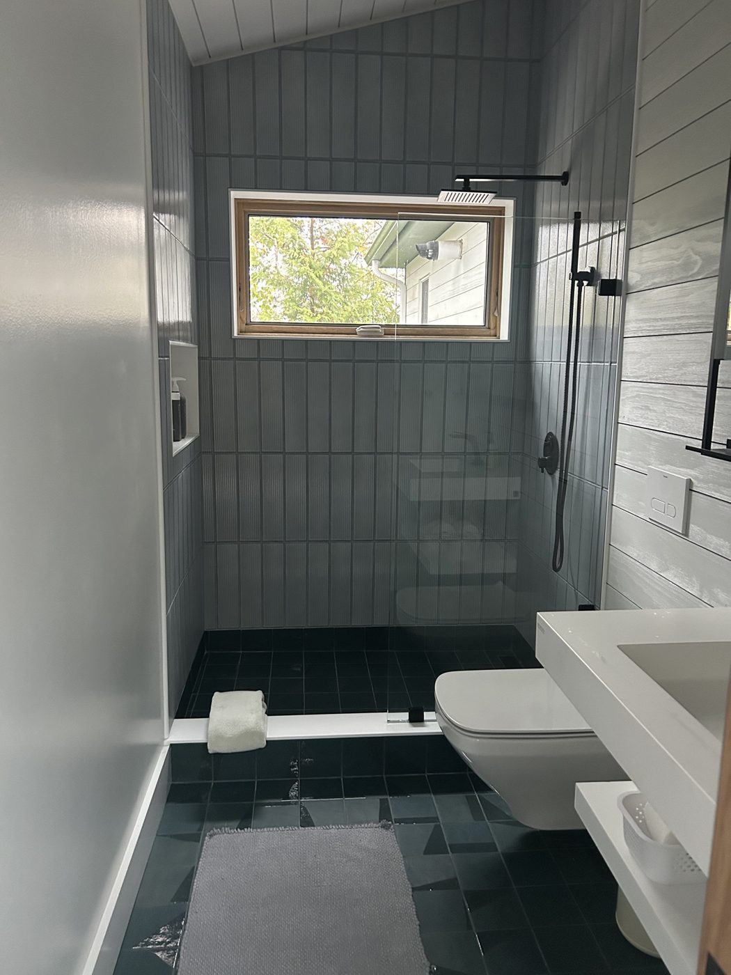 Study bathroom with fluted tile
