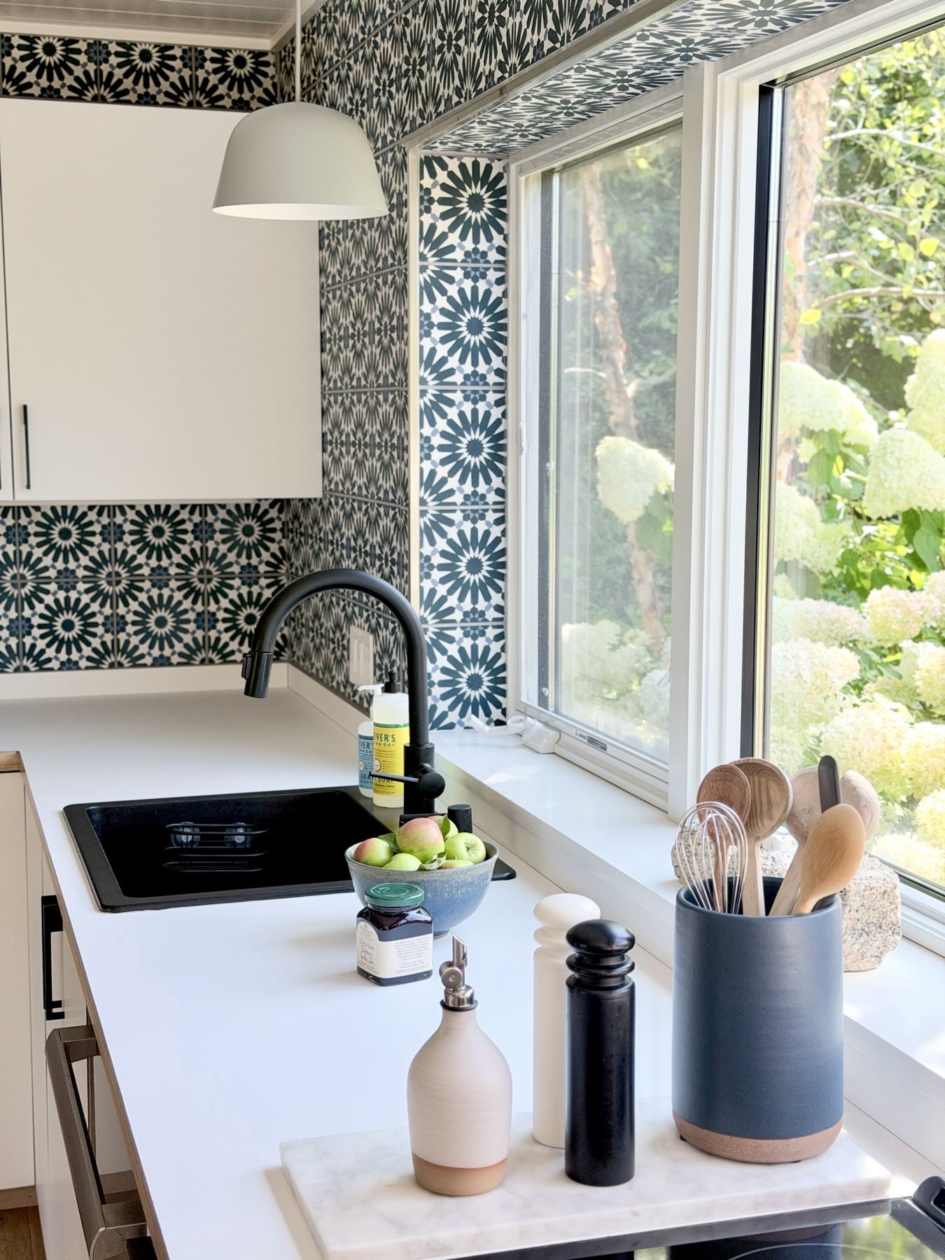 Schoolhouse kitchen with patterned tile